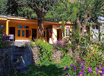 pakistan/hunza-valley/restaurant/mountain-refuge-guest-house