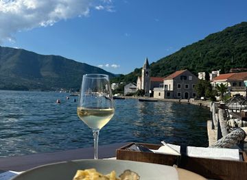 montenegro/piva-river-valley/restaurant/punto-crudo-restoran