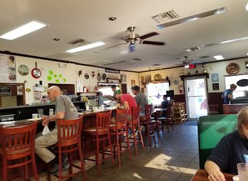 florida/crystal-river/restaurant/sara-s-diner