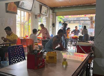 vietnam/hue/restaurant/vegan-restaurant-nhat-le-street