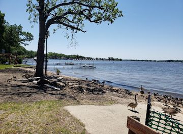 illinois/chain-o-lakes-state-park/restaurant/dockers-restaurant-fox-lake