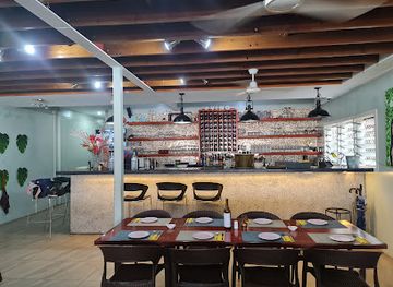 samoa/alofaaga-blowholes/restaurant/paddles-restaurant