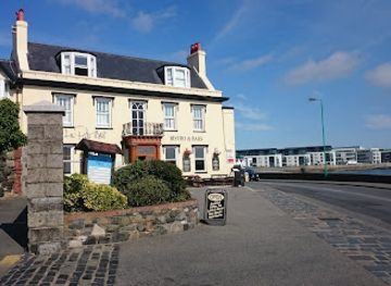 guernsey/st-peter-port-waterfront/restaurant/dhaka