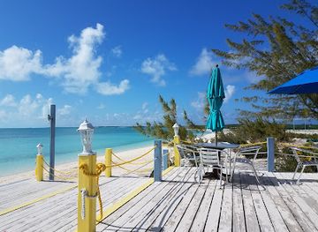 the-bahamas/rum-cay/restaurant/ty-s-sunset-bar-grill