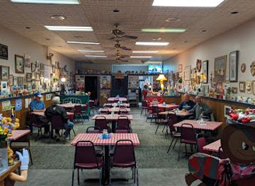 ohio/hocking-hills/restaurant/pearl-s-diner