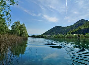 montenegro/skadar-lake-region/restaurant/traditional-boat-trip-on-skadar-lake-with-local-fisherman