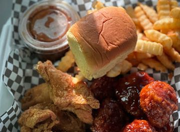 florida/fort-walton-beach/restaurant/2-bros-a-chick