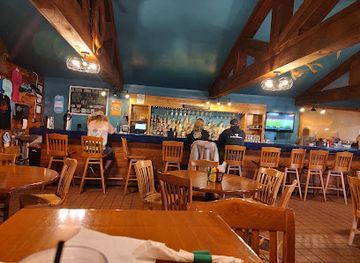 michigan/copper-harbor/restaurant/lake-effect-bar-and-grill