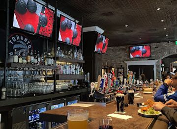 canada/toronto/entertainment-district/restaurant/elephant-castle