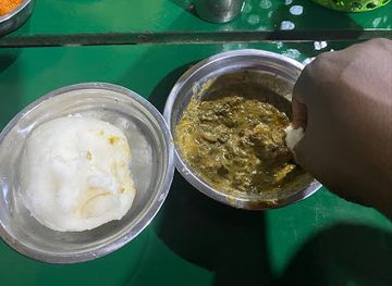 cameroon/garoua/restaurant/couscous-sausse-africaine