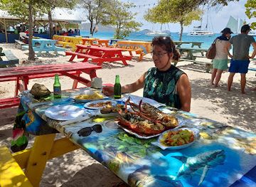 saint-vincent-and-the-grenadines/tobago-cays-marine-park/restaurant/romeo-lobster-bbq-and-beach-party