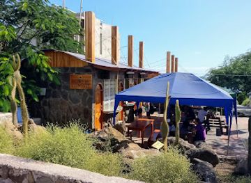 ecuador/puerto-baquerizo-moreno/restaurant/patio-de-comidas-food-court