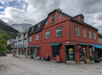 norway/trolltunga/restaurant/asian-wok-odda