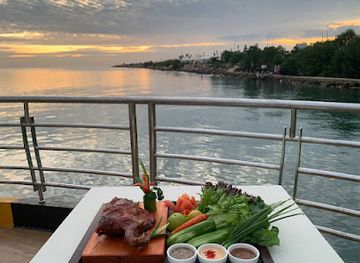 cambodia/sihanoukville/serendipity-beach/restaurant/the-boat-restaurant