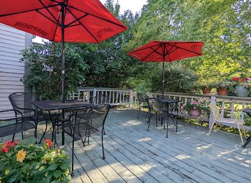 vermont/emerald-lake-state-park/restaurant/leslie-s-tavern-at-rockingham