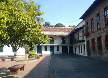 PALOS DE LEÑA NUESTRO BOGOTA (Leños & palos)