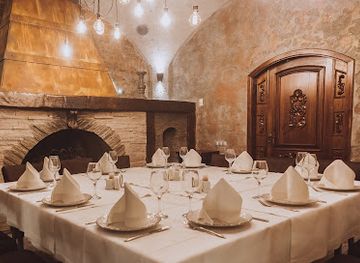 ukraine/lutsk/restaurant/vitovt-s-crown