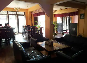 Café Fresco Restaurant & Bar
