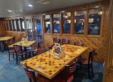 michigan/tahquamenon-falls-state-park/restaurant/johnnie-s-on-2