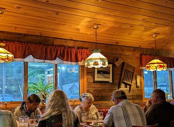 new-york/lake-george/restaurant/caldwell-house-restaurant