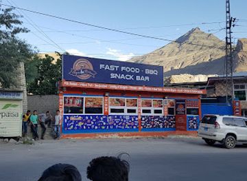 pakistan/karakoram-highway/restaurant/sips-bites