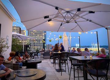 ohio/cincinnati/restaurant/shires-rooftop