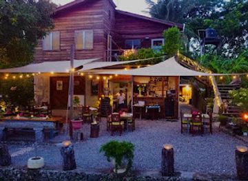 honduras/utila/restaurant/el-castillo-garden-restaurant