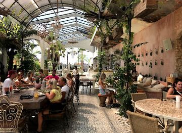 indonesia/bali/canggu/restaurant/penny-lane