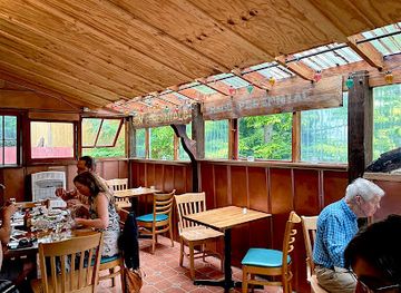 north-carolina/blue-ridge-mountains/restaurant/la-guinguette