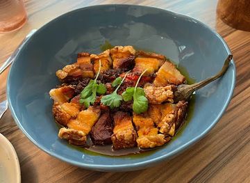 philippines/luzon/restaurant/lunes-everyday-dining