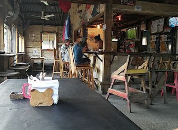 honduras/utila/restaurant/skid-row-bar-grill