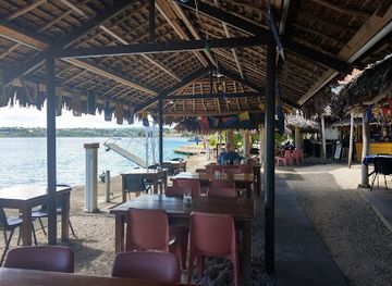 vanuatu/isangel/restaurant/waterfront-bar-and-grill