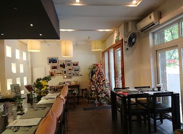 vietnam/hanoi/tay-ho-district/restaurant/pepe-la-poule