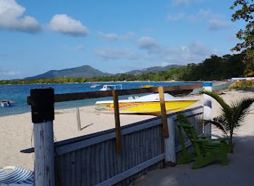 grenada/carriacou-and-petite-martinique/restaurant/off-d-hook-bar-grill