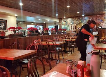 california/hollywood/restaurant/roscoe-s-chicken-waffles-hollywood