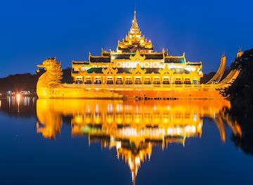 myanmar-burma/kyaiktiyo-pagoda/restaurant/karaweik-palace