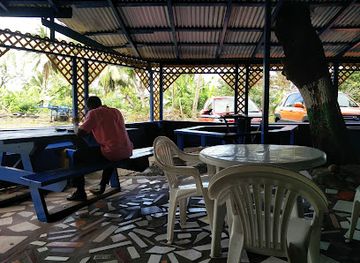 saint-lucia/diamond-falls-botanical-gardens/restaurant/hardest-hard-restaurant-bar