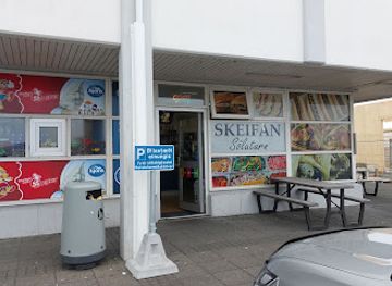 iceland/grindavik/restaurant/skeifan-soluturn