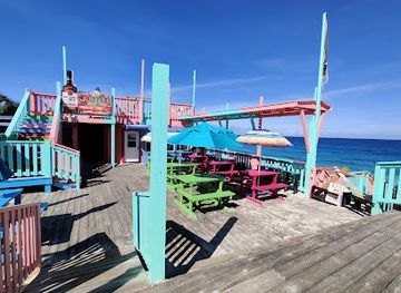 the-bahamas/rum-cay/restaurant/nippers-beach-bar-grill