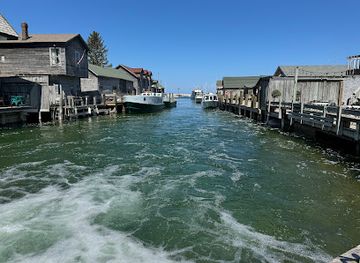 michigan/sleeping-bear-dunes-national-lakeshore/restaurant/the-cove