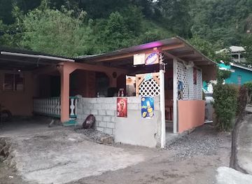 saint-vincent-and-the-grenadines/kingstown/restaurant/schooner-bar-grill