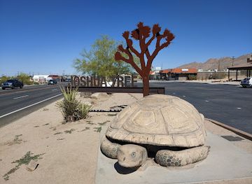california/joshua-tree/restaurant/murtle-the-turtle-sculpture