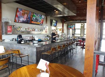 tennessee/clarksville/restaurant/strawberry-alley-ale-works