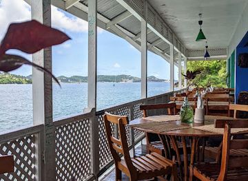 grenada/annandale-falls/restaurant/bbs-crab-back