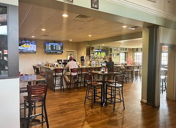 virginia/blacksburg/restaurant/lefty-s