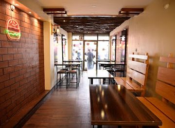 pakistan/neelum-valley/restaurant/marxist-grill