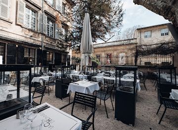 france/avignon/restaurant/la-cour-d-honneur-restaurant-avignon-centre-ville