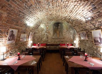 poland/krakow/restaurant/piwnica-pod-kominkiem