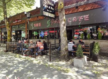 washington/olympic-national-park/restaurant/the-5-point-cafe-24-hour-legendary-dive-bar-diner