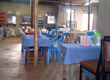 kenya/elgeyo-escarpment/restaurant/oasis-lilys-re-iten